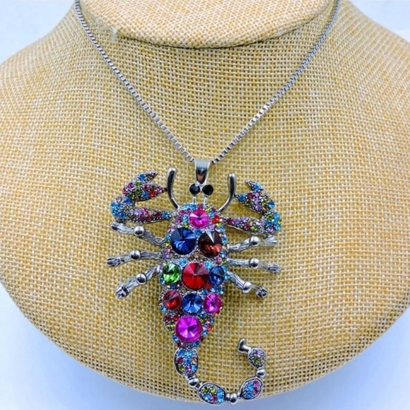 Silver plated multicolor crystal rainbow scorpion necklace/brooch - Picture 10 of 13